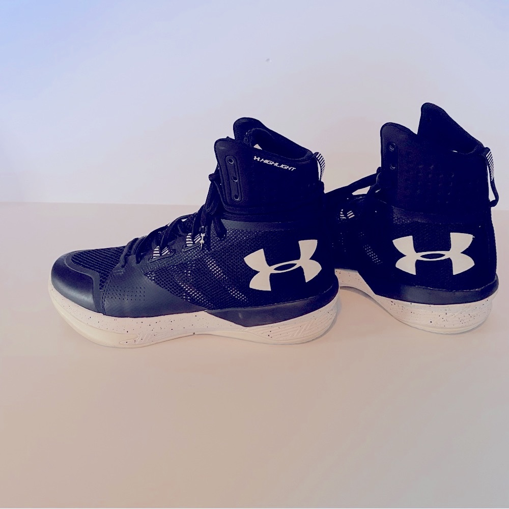 Women’s size 8 Under Armour Highlight sneakers. H 4 D foam foot bed.